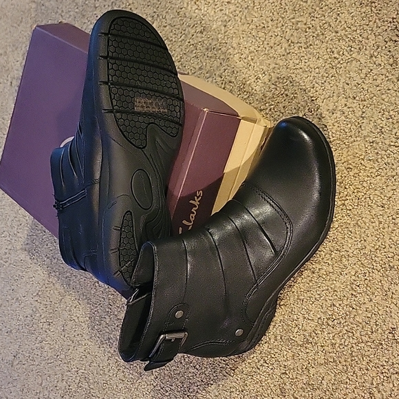 Clark's booties - Picture 4 of 4